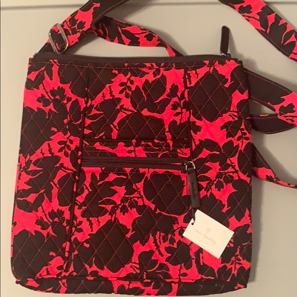 Handbags - Nwt Vera Bradley hipster in silhouette floral